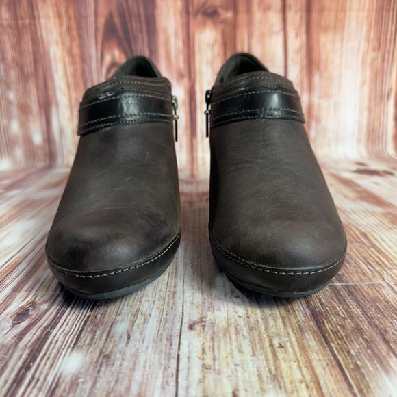 Clarks Size 10 Brown Leather Ankle Booties Side Zip Buckle Block Heel Boot Shoes - Picture 2 of 10